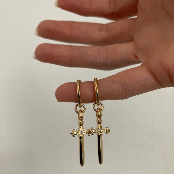 New Vanessa Mooney gold ALEXANDRA HOOP EARRINGS - Picture 11 of 12